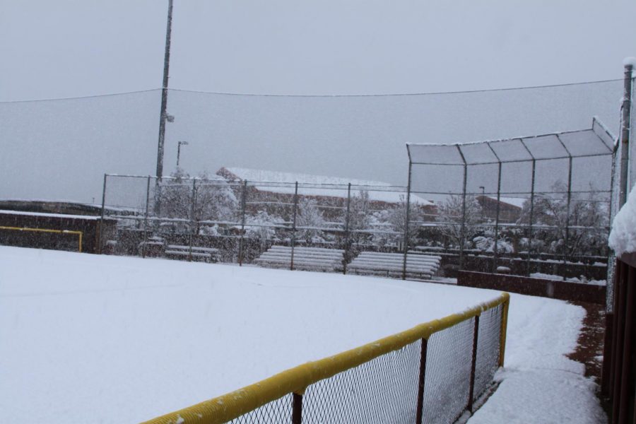 The amount of snow in parts of Summerlin went as high as 7.5 inches Thursday, piling up at Faith. 