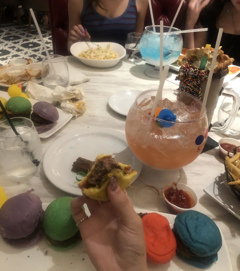 The Sugar Factory Rainbow Sliders and the Virgin Lollipop Passion is a great way to go if you visit the Sugar Factory.